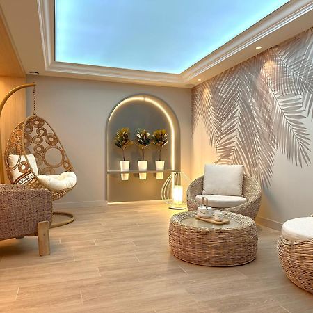 Brit Hotel Piscine & Spa - Fougeres Lecousse Exterior photo