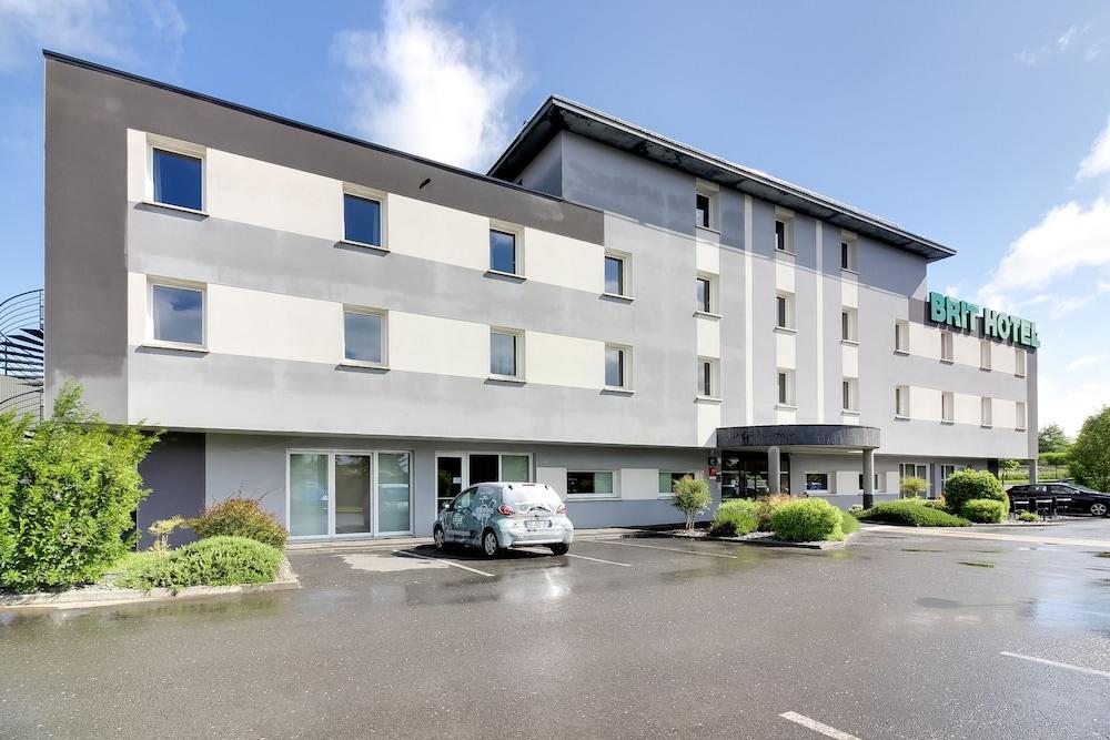 Brit Hotel Piscine & Spa - Fougeres Lecousse Exterior photo