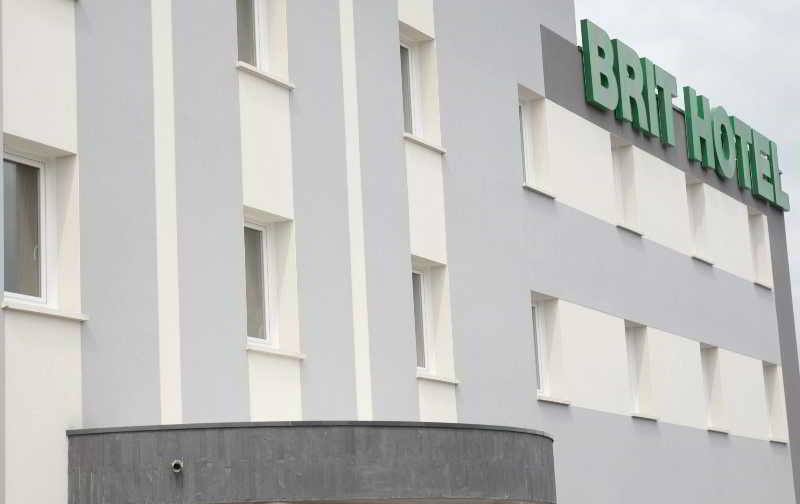 Brit Hotel Piscine & Spa - Fougeres Lecousse Exterior photo