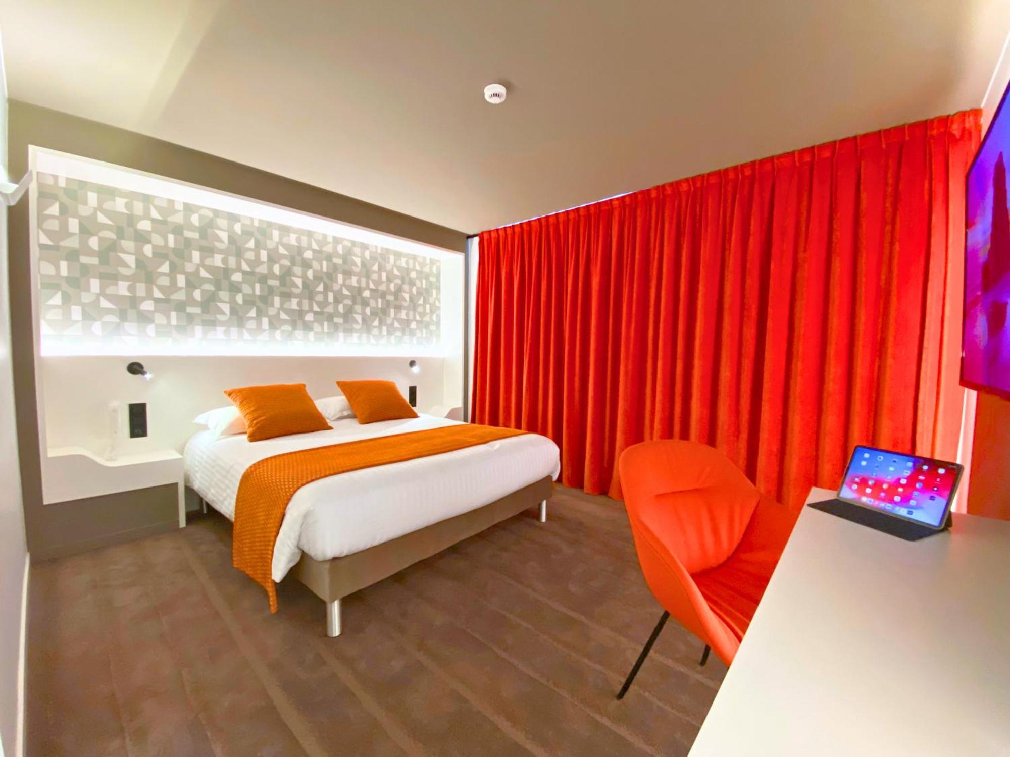 Brit Hotel Piscine & Spa - Fougeres Lecousse Exterior photo
