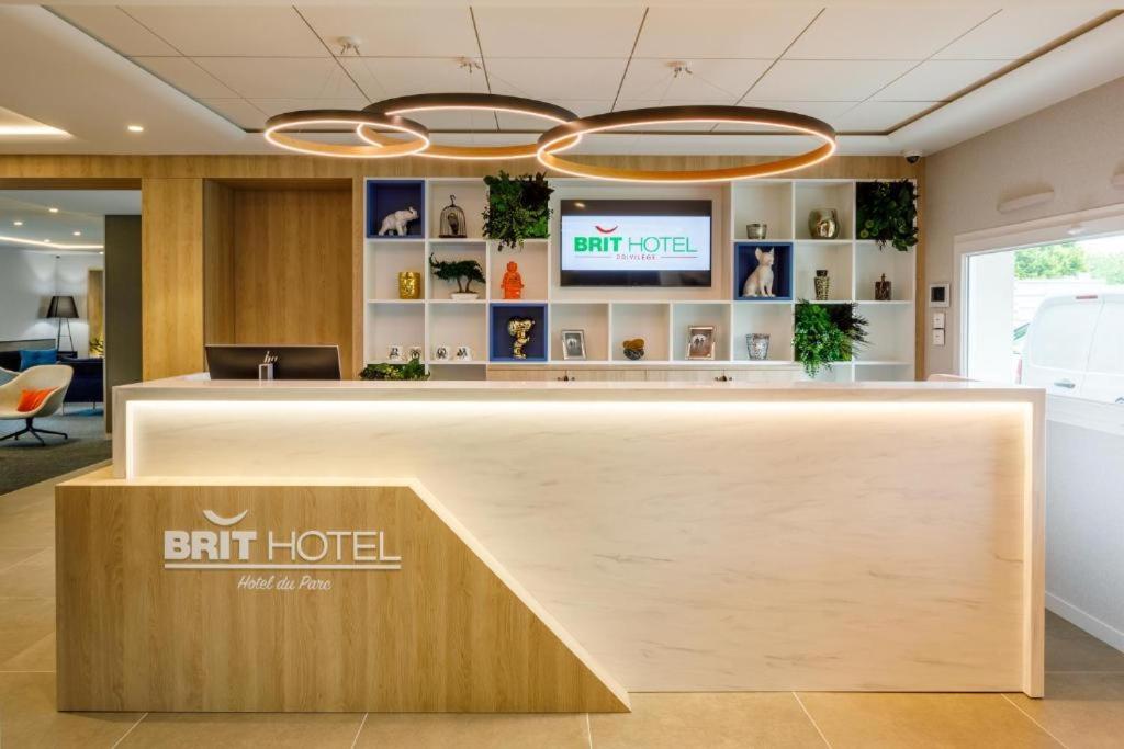 Brit Hotel Piscine & Spa - Fougeres Lecousse Exterior photo